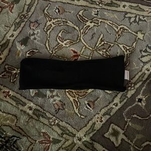 Black headband. 9” across x 3” long. Yogi toes.